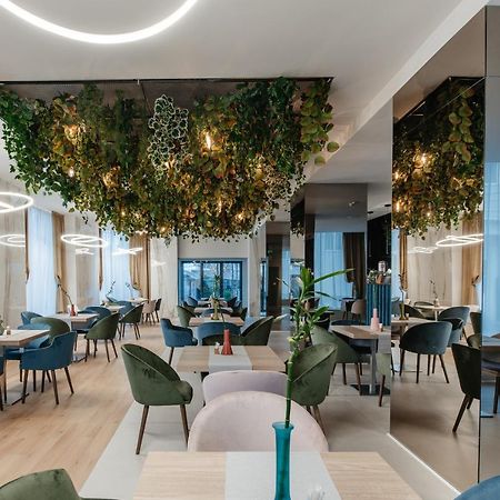Hotel Clipa Drobeta Turnu Severin Exteriör bild