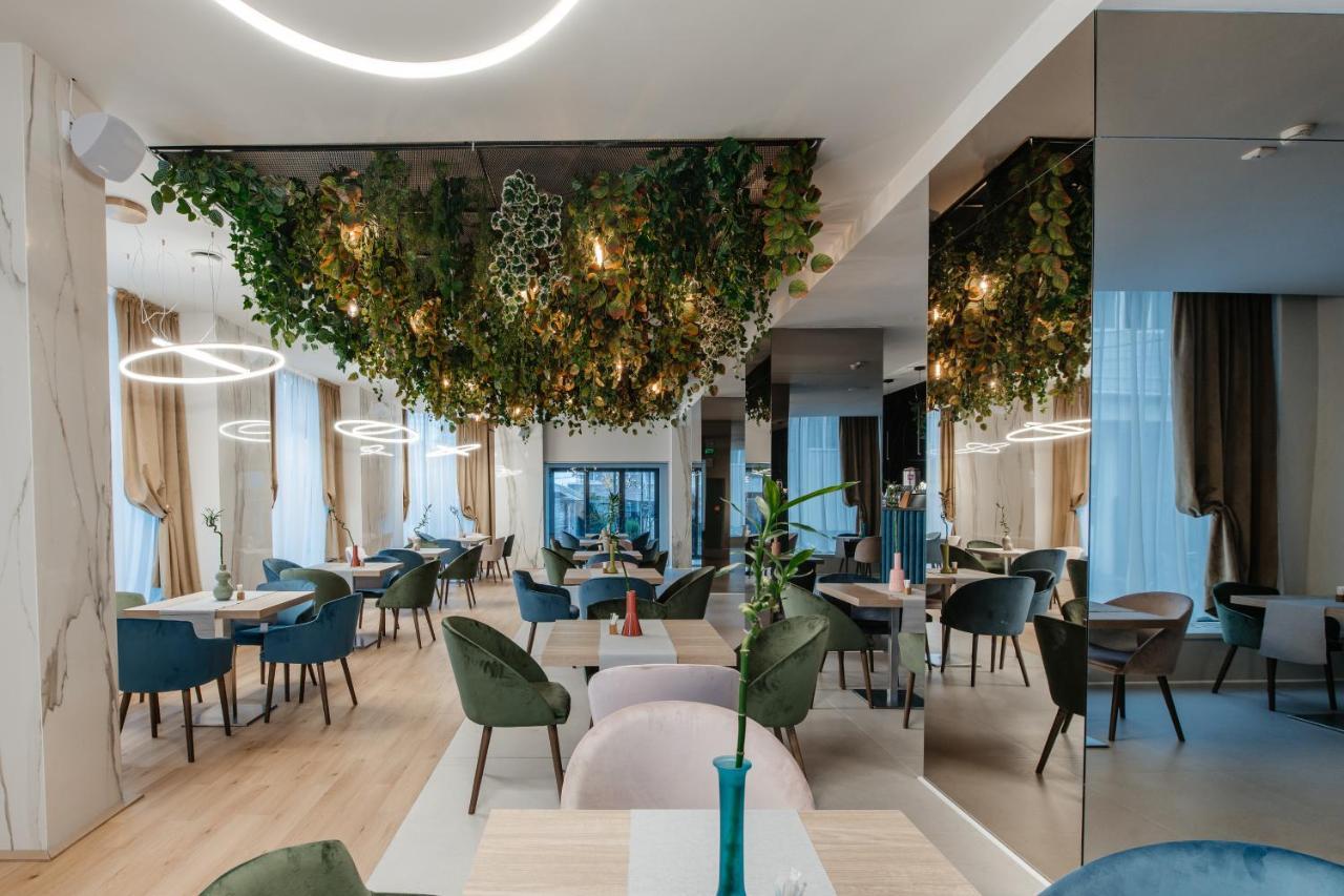 Hotel Clipa Drobeta Turnu Severin Exteriör bild