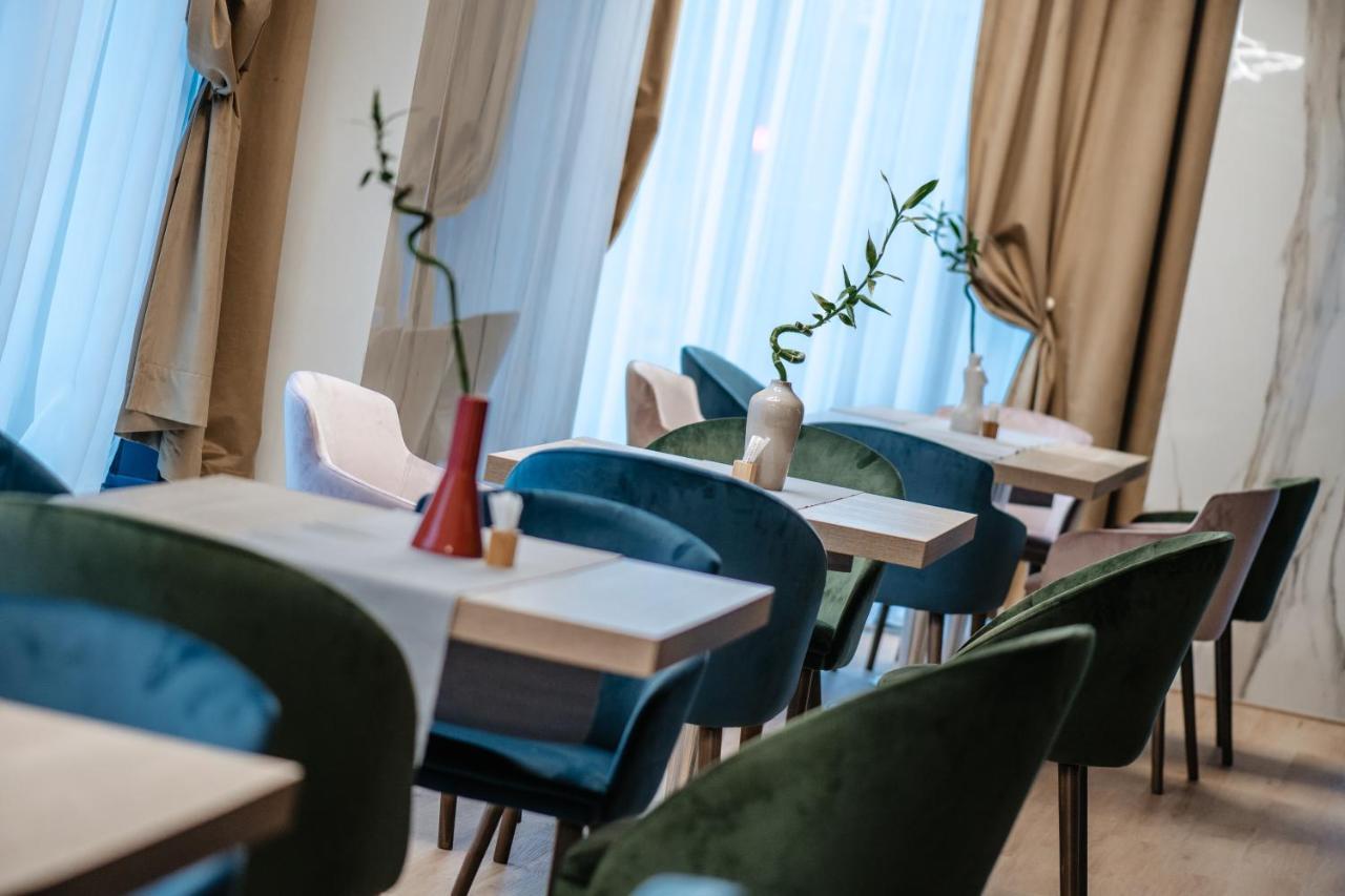 Hotel Clipa Drobeta Turnu Severin Exteriör bild