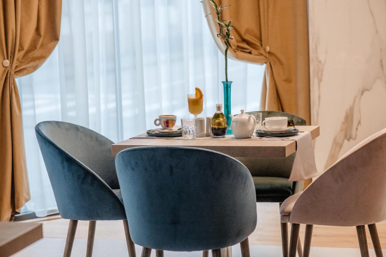 Hotel Clipa Drobeta Turnu Severin Exteriör bild