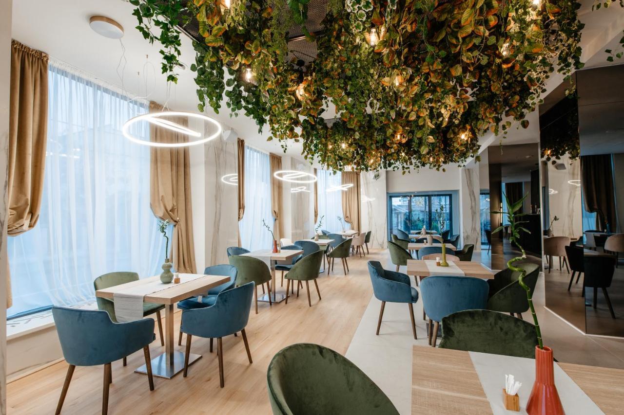 Hotel Clipa Drobeta Turnu Severin Exteriör bild