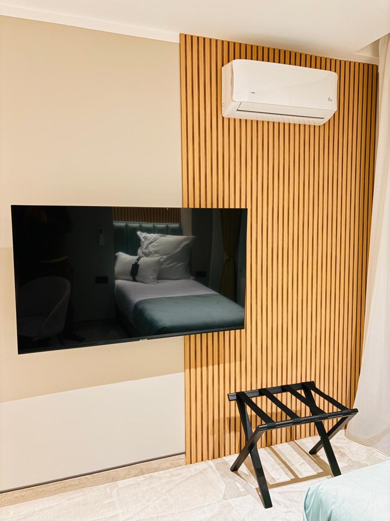 Hotel Clipa Drobeta Turnu Severin Exteriör bild