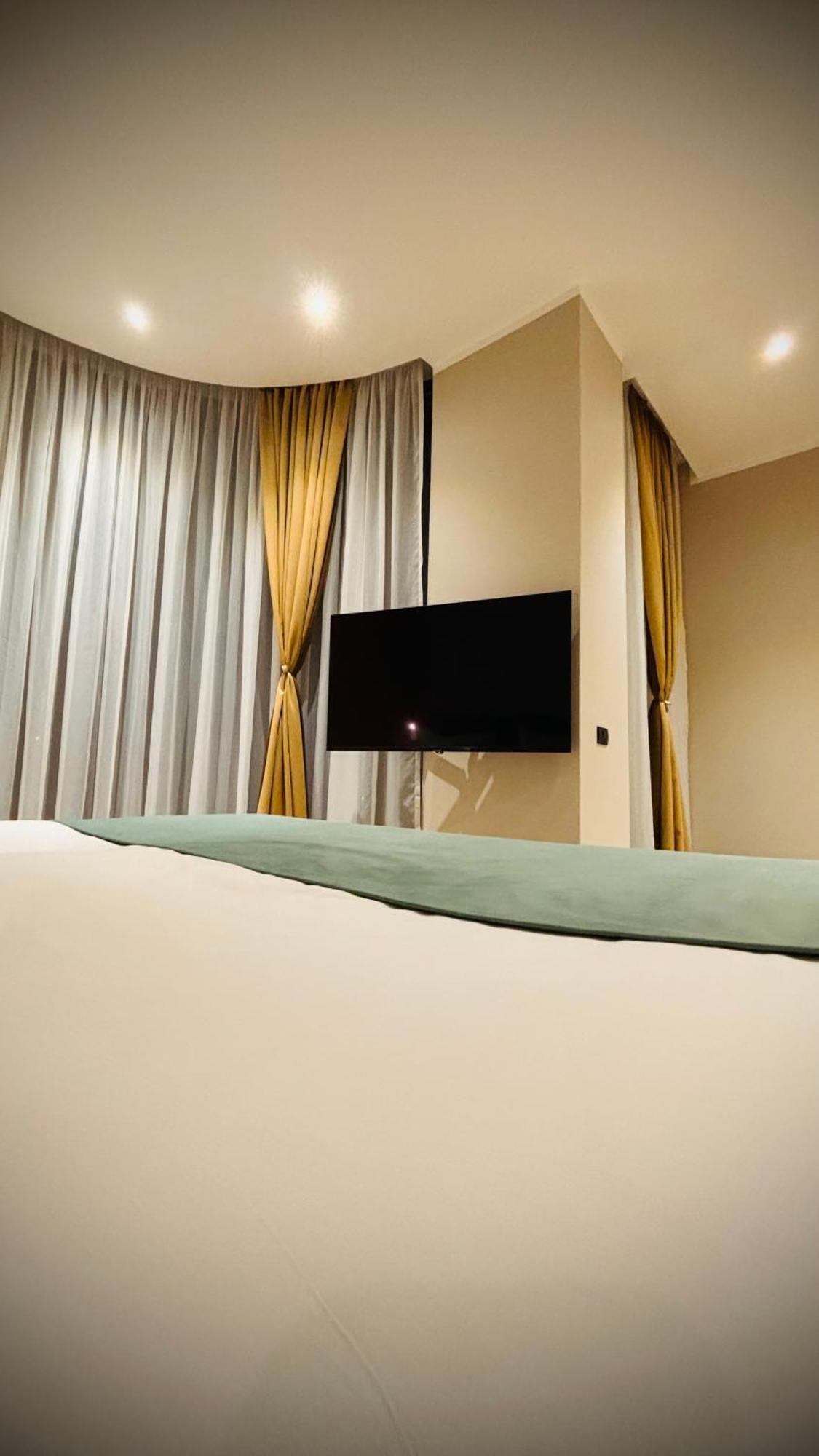 Hotel Clipa Drobeta Turnu Severin Exteriör bild
